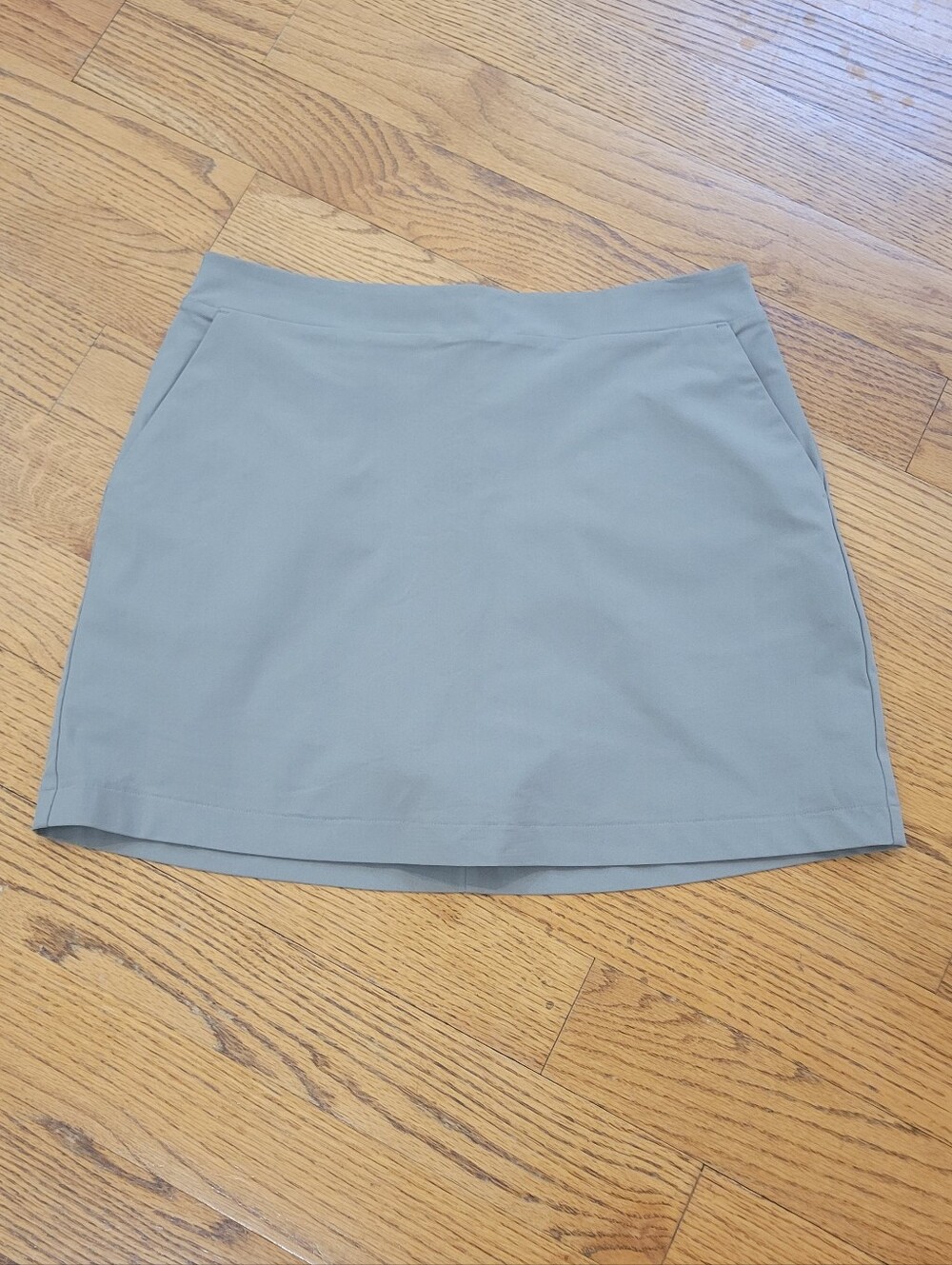 Vuori Meta Active Skort | Khaki